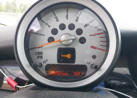 2010 Mini Cooper S из США, поврежденный, VIN WMWMF7C55ATW89756